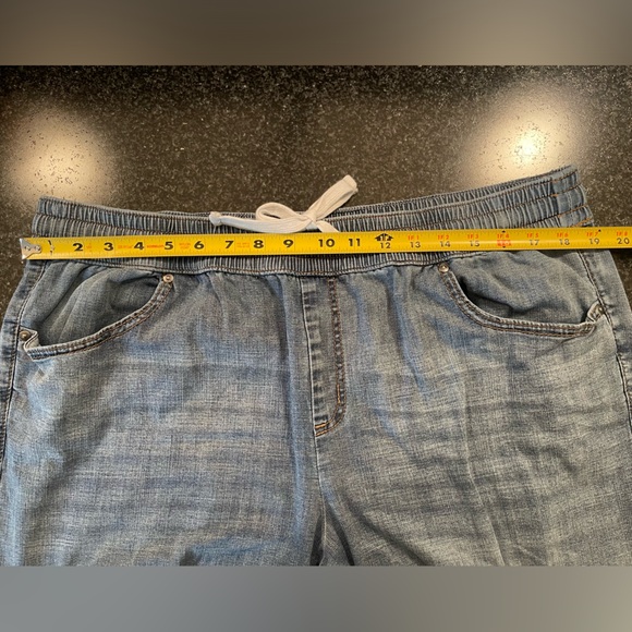 Lane Bryant: Pull on Wide Leg Capri Jean - Destructed - Picture 10 of 10